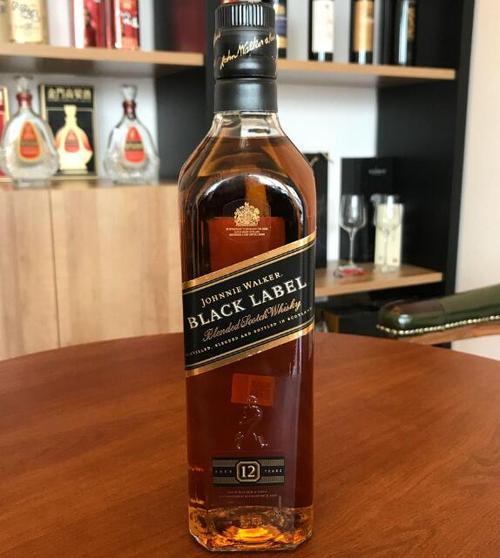 blacklabel是什么牌子的酒是百年传奇的尊尼获加黑牌威士忌