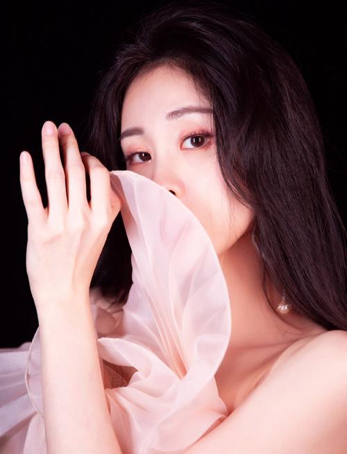 张碧晨薄纱花朵礼裙写真图片110