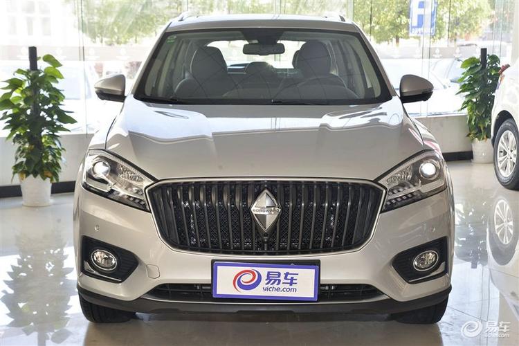 求菱形标志中间一行字母是什么车