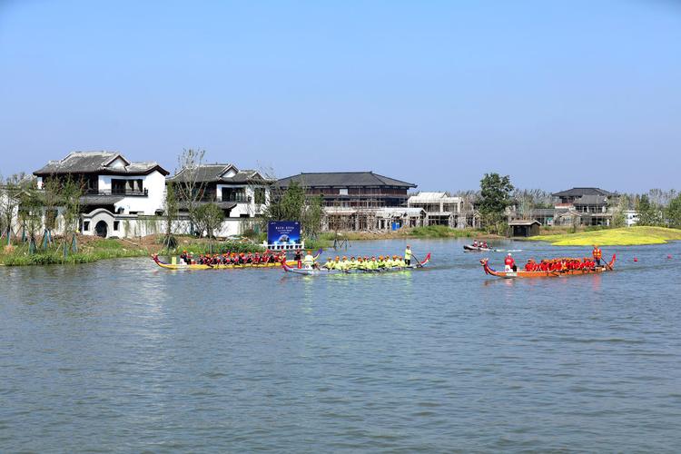 国庆假期首日,百万网红"花young潮玩"沔阳小镇(文末有