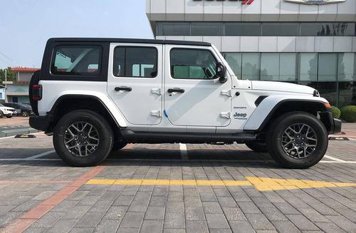 jeep牧马人撒哈拉混动版白色现车到店