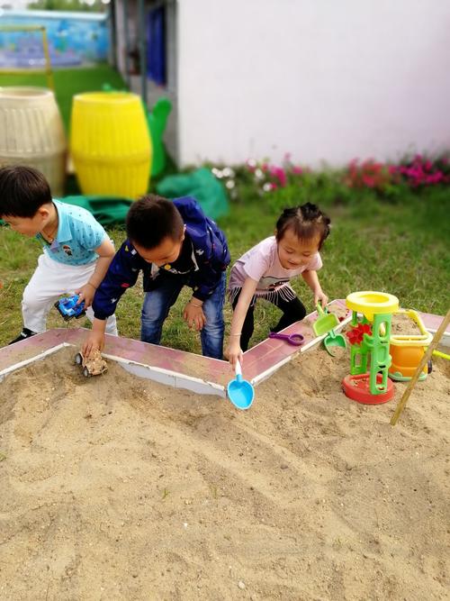 小沙池,大乐趣一——裕春幼儿园小一班幼儿玩沙活动掠影