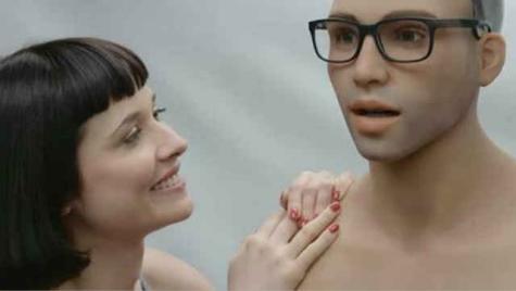 超仿真男机器人问世!独居女用户最满意这3点,单身汉:给条活路