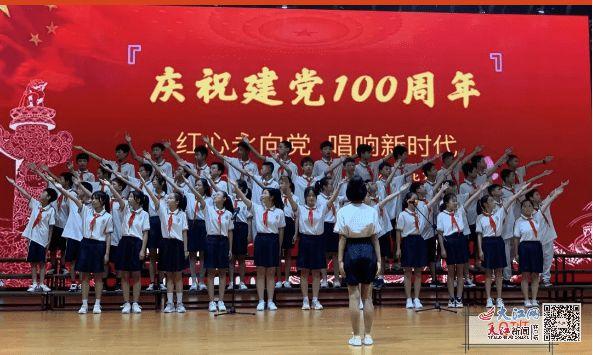 北师大新余附校初一年级举行红歌合唱比赛(图)