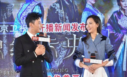 唐嫣罗晋公开订婚:it届神段子回顾 两人合影尽显亲密
