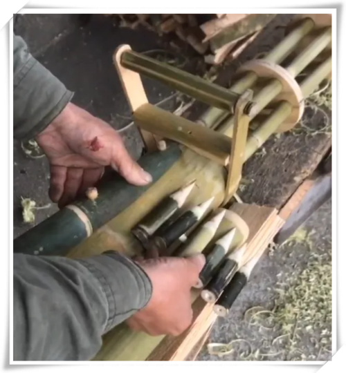 手艺人用竹子做"大炮",开头:什么玩意?结尾:是我有眼不识泰山