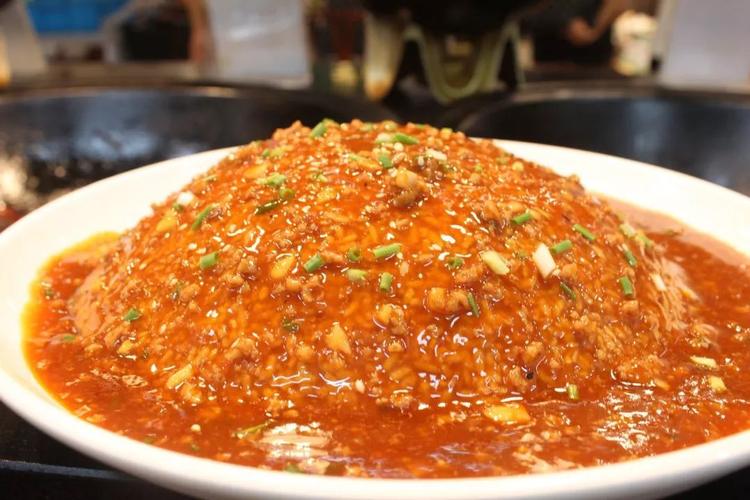 每桌限1份,送完为止~ 农家红烧肉,卤水豆腐,蒜蓉石板虾,鱼香锅巴,肉