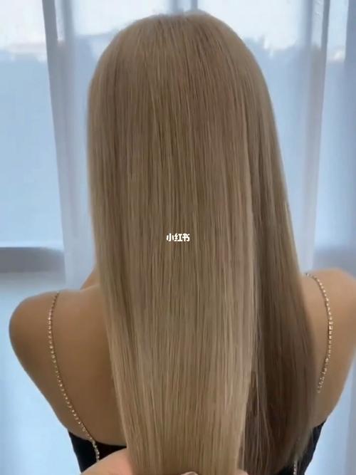 奶茶米棕_发色_发型_奶茶_显白_烫发_掉色_染发_混血感_西安skp攻略