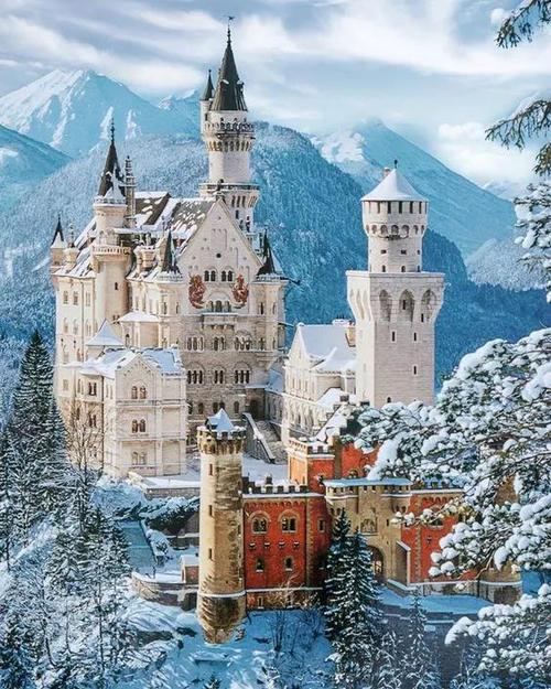 schloss neuschwanstein 坐落于德国巴伐利亚境内fussen的新天鹅堡