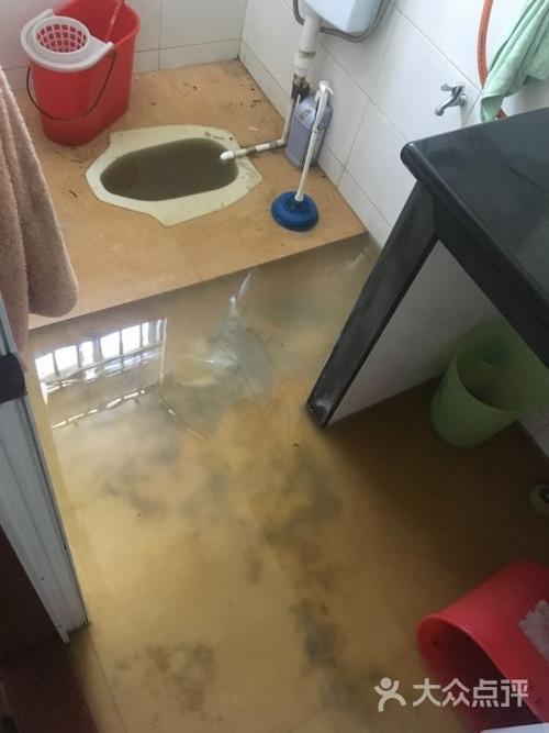 厕所堵塞