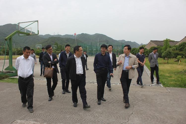 奉化区委书记高浩孟一行来校调研高中教育工作