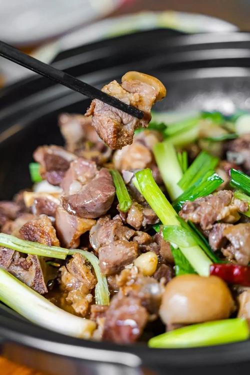 全部加满!鲍鱼稻香狗,一口爆浆公鸡蛋……12年老字号解锁狗肉新吃法!