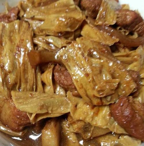 经选美食推荐:盐焗虾,红烧腐竹,金针菇煮鲫鱼的做法