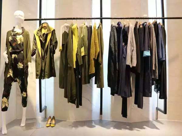 路卡西加盟_路卡西品牌加盟_路卡西女装招商加盟_中服