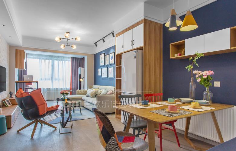 小户型双开门冰箱放客厅沙发一侧装修效果图冰箱在客厅最佳摆放位置