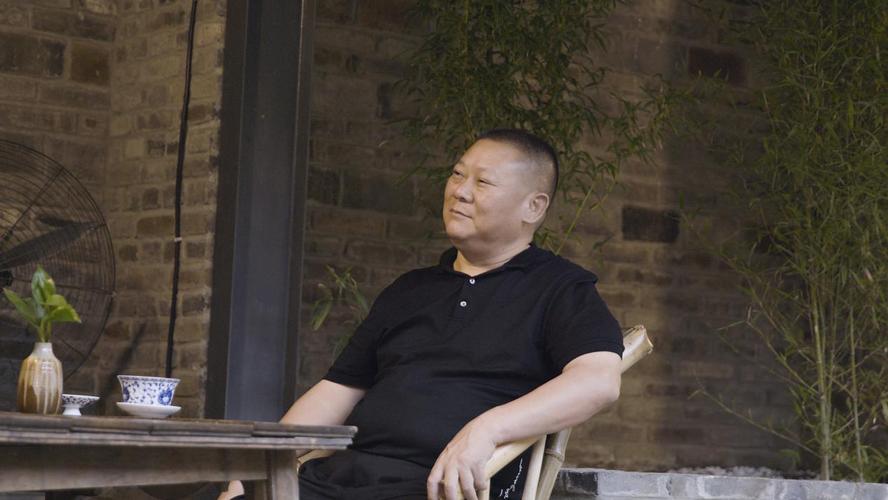 何开华:一盏清茶品出半卷人生