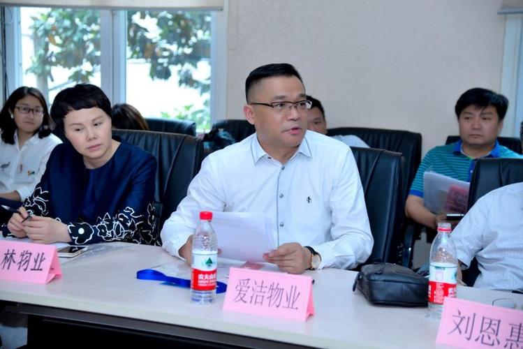 武汉市清洁服务标准化技术委员会副主任委员刘恩惠介绍了清洁行业标准
