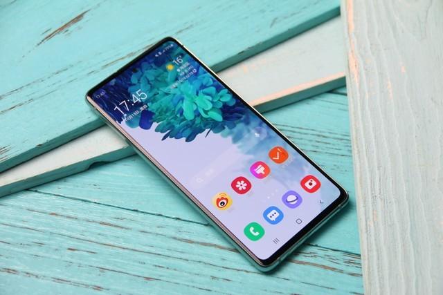 多彩轻盈高品质旗舰三星galaxys20fe5g评测