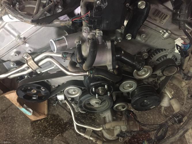 新拆酷路泽5700,和出一个完整酷路泽车壳,和全新3ur,1gr发动机