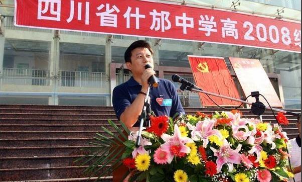  p>胡晓明,男,1955年生,四川省什邡人.