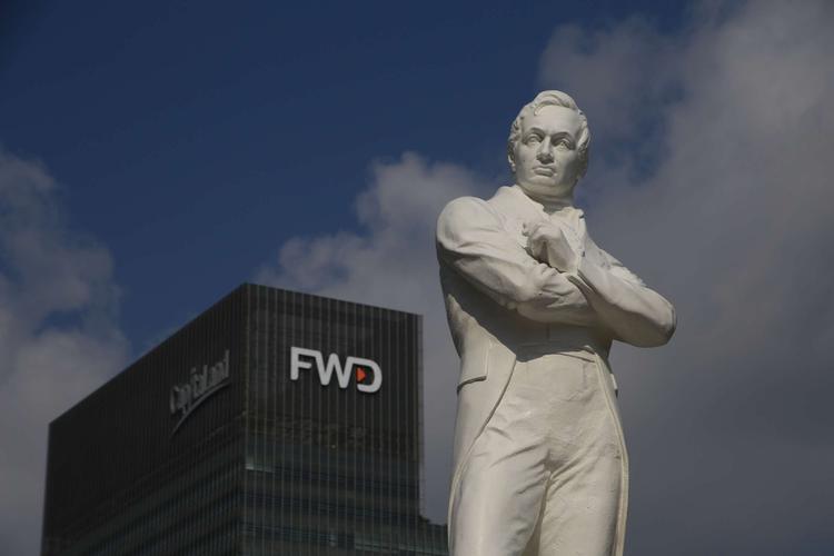 莱佛士的雕像,这个被称为白莱佛士.