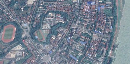 卫星上看湖南泸溪县:新城三面环水,老城两江交汇