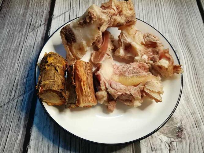 青山龙炖牛尾,喝汤吃肉,泉州阿嫲的药膳,强筋健骨很不