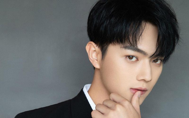 十一月男神许凯黑西装帅气有型迷人写真