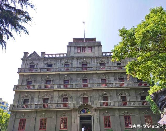南昌起义的前敌指挥所设在当时的"江西大旅社",这栋建筑也因此成为