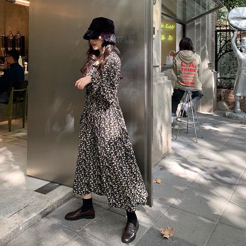 2021年流行什么衣服,2021年女士流行衣服 2021年流行女装新款春装气质女神范衣服收腰碎花赫本
