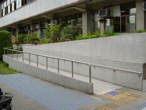 《城市道路和建筑物无障碍设计规范》之无障碍入口及扶手的相关内容