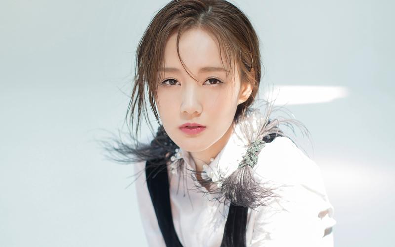 回车桌面>电脑壁纸>明星>大陆明星>清纯甜美的李一桐时尚写真> 相关