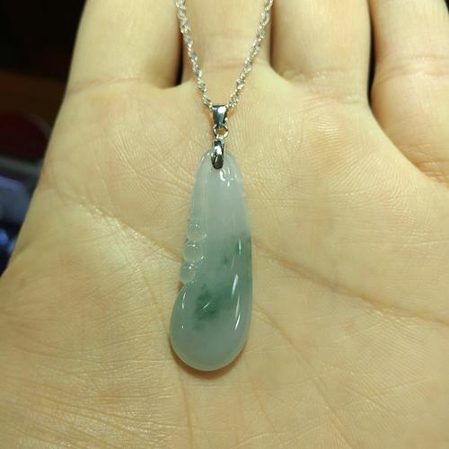 翡翠福瓜镶嵌吊坠