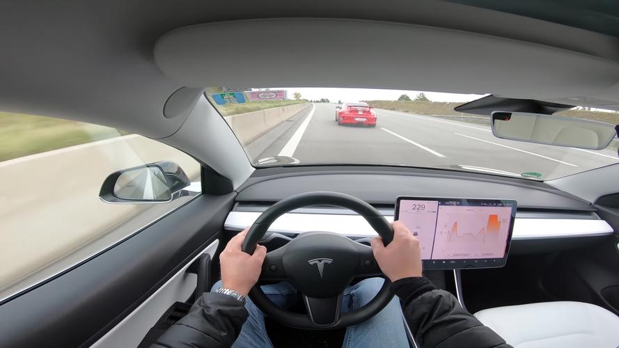 特斯拉第一视角,特斯拉,自动驾驶