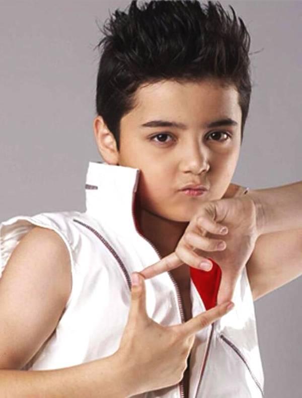 阿尔法近照大变样 发际线太秃了