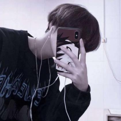 标题为:(男生帅气的头像霸气高冷 适合年轻男生用的头像)是由qq头像网