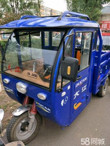 大江燃油三轮车