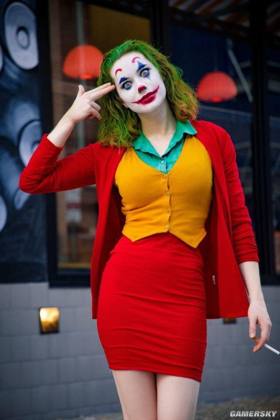 澳妹神级cos性转小丑短裙制服女小丑十分癫狂