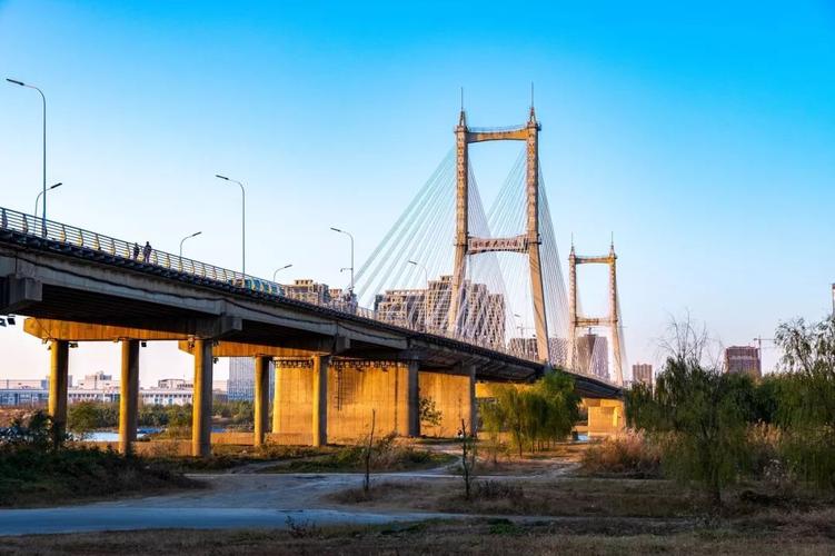 安徽省蚌埠市解放路淮河公路大桥.图/图虫创意