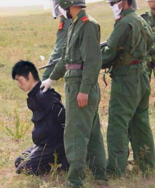 枪决 生活就是努力学习 1 人 赞同了该文章 公社又要开"宣判大会"了