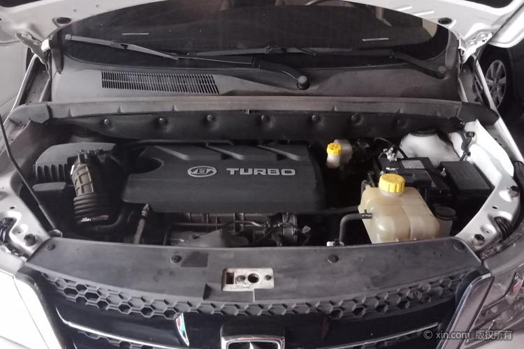 宝骏730发动机舱