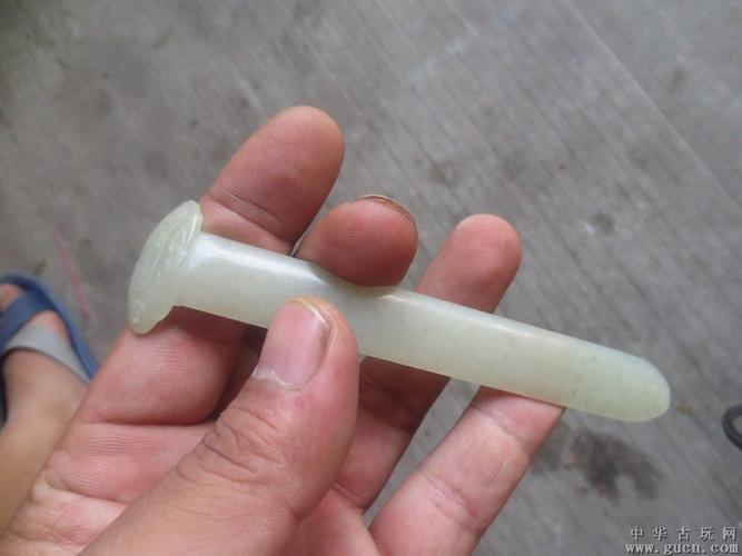 有雕工的老和田玉簪子