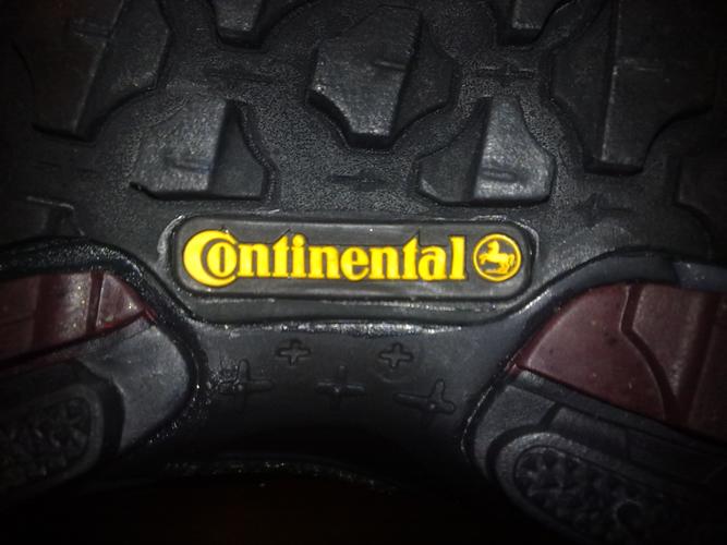 阿迪达斯鞋底上有一个马的标志,一个continental的英文,代表什么啊?