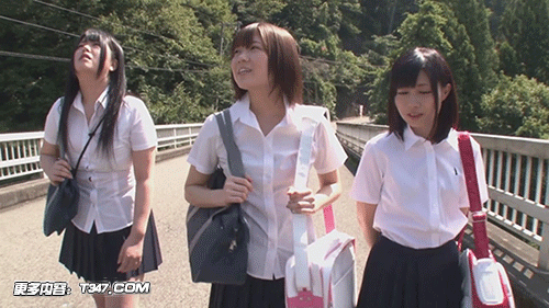 搞笑内涵图其实我最希望和右边的那个妹子一起放学回家