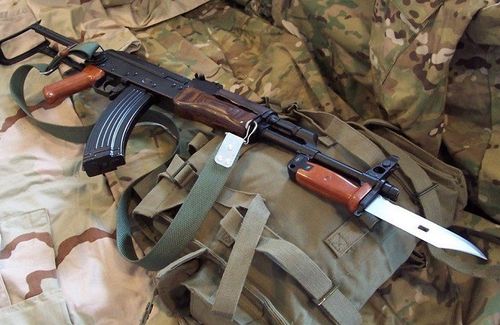 枪王ak47威力究竟有多大?别再被电视剧给骗了