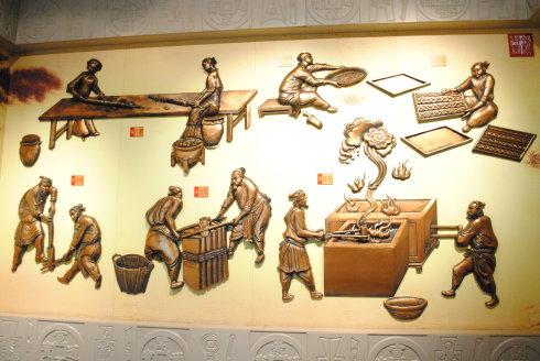 古代人铸造钱币的过程