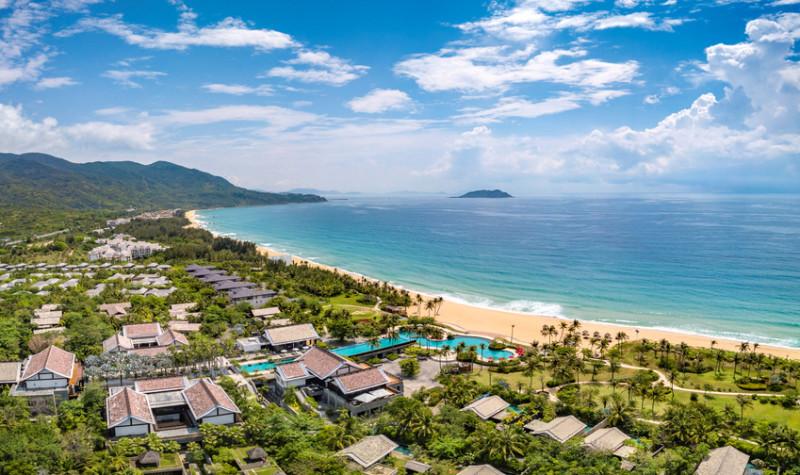 香水湾位于海南岛南北气候分界岭——牛岭脚下,陵水县东部.