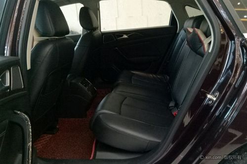 众泰z700后排全景