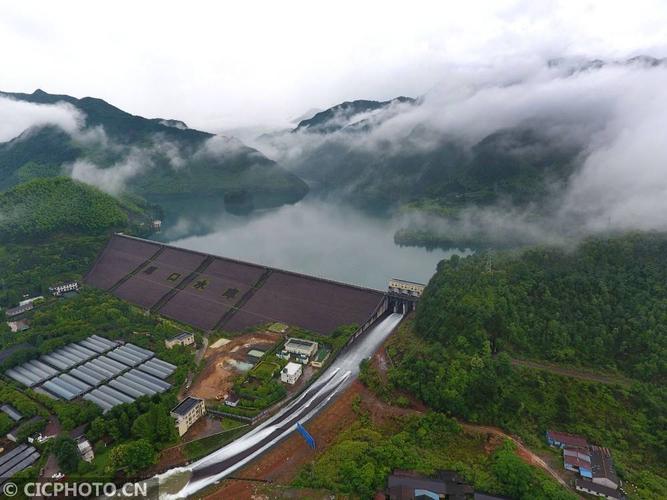 浙江武义:源口水库开闸泄洪