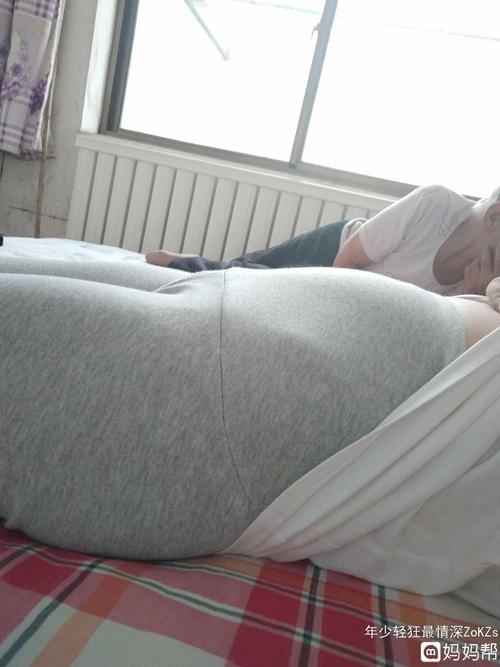 16周平躺下是这个样子的感觉肚子往上